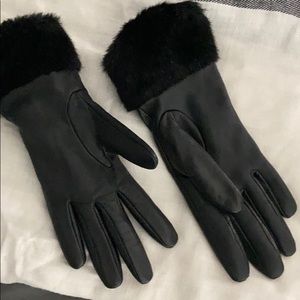 Women’s black leather gloves